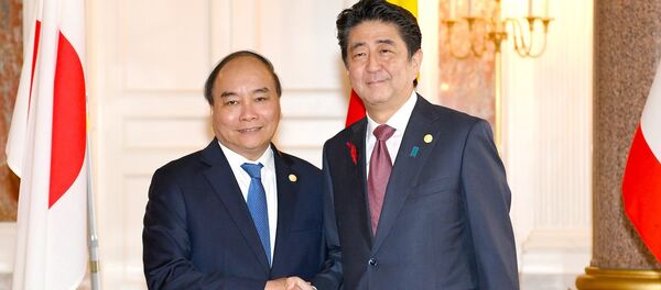 Thủ tướng Nhật Bản Shinzo Abe đón Thủ tướng Nguyễn Xuân Phúc - Sputnik Việt Nam