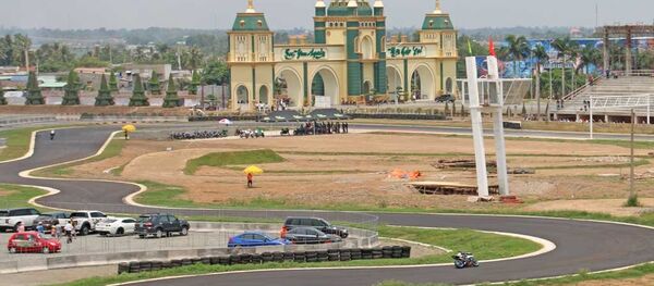 Trường đua tiêu chuẩn quốc tế tại Happyland Trường đua tiêu chuẩn quốc tế tại Happyland - Sputnik Việt Nam