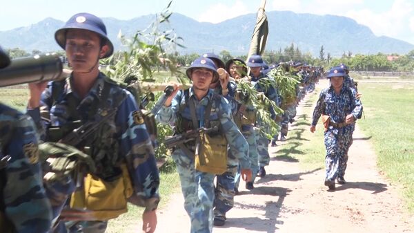 Cán bộ, chiến sĩ Lữ đoàn Hải quân đánh bộ 101 hành quân Cán bộ, chiến sĩ Lữ đoàn Hải quân đánh bộ 101 hành quân - Sputnik Việt Nam