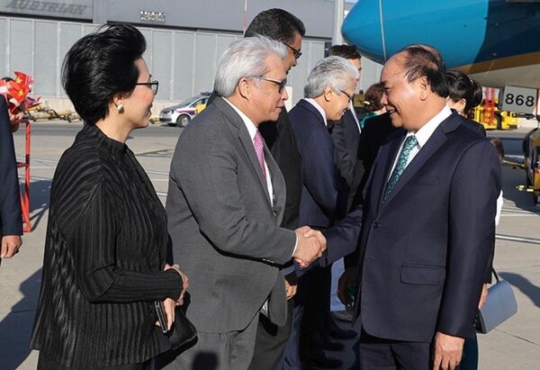 Lễ đón Thủ tướng Nguyễn Xuân Phúc và Phu nhân tại sân bay quốc tế Viên. - Sputnik Việt Nam