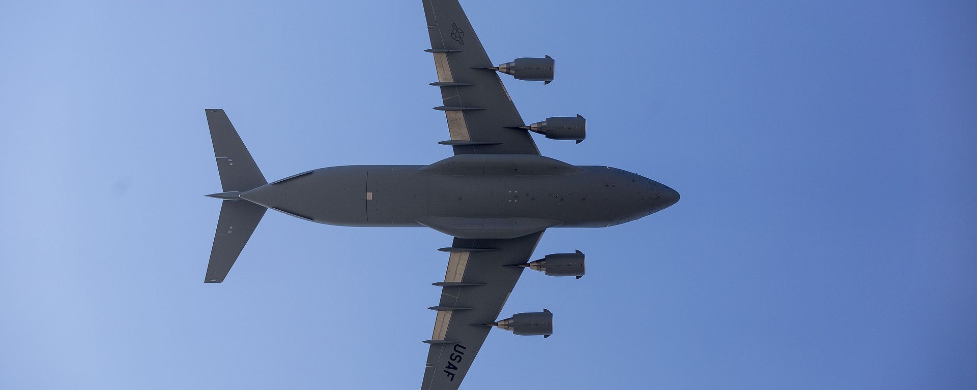 Chiếc máy bay vận tải quân sự Boeing C-17 Globemaster Chiếc máy bay vận tải quân sự Boeing C-17 Globemaster - Sputnik Việt Nam, 1920, 21.06.2020