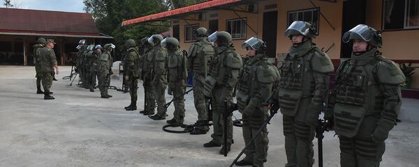 Lính công binh Nga dọn bom do máy bay Mỹ rải trong rừng Lào Lính công binh Nga dọn bom do máy bay Mỹ rải trong rừng Lào - Sputnik Việt Nam