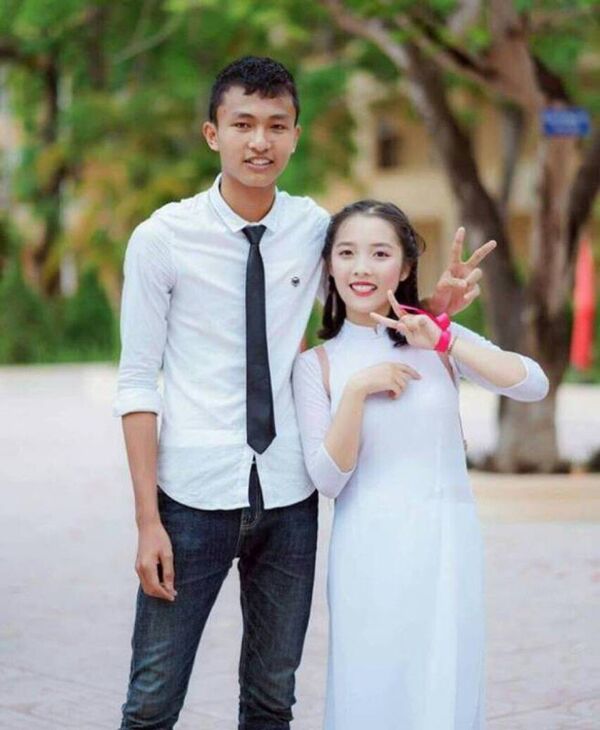 Em Huy trong khoảnh khắc chụp kỷ yếu với bạn - Sputnik Việt Nam