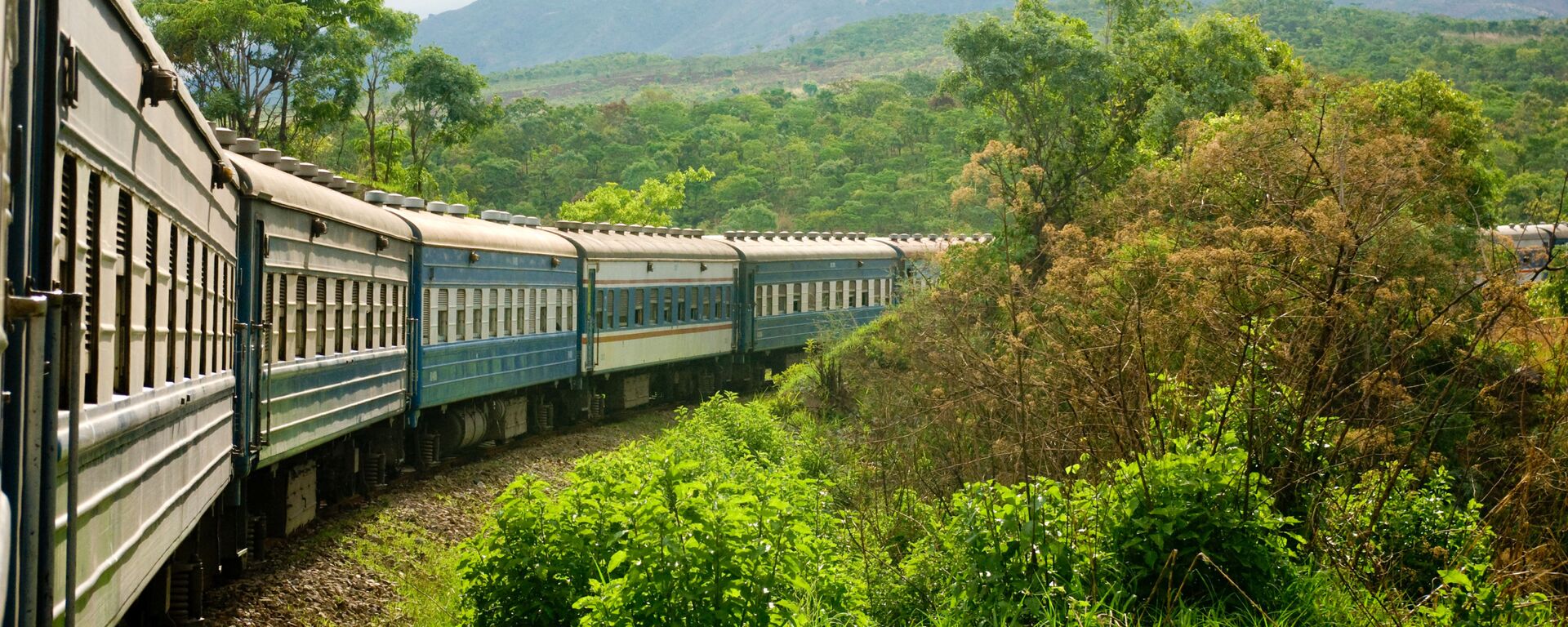 Tuyến đường sắt Tazara nối Tanzania và Zambia trên lục địa châu Phi - Sputnik Việt Nam, 1920, 22.02.2022