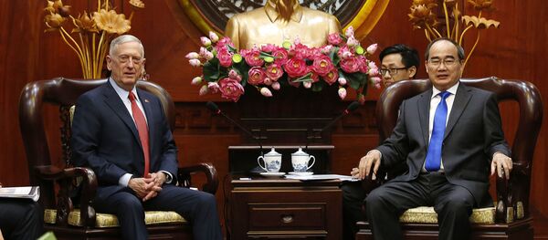 Bộ trưởng Quốc phòng Mỹ James Mattis gặp Bí thư Thành ủy TPHCM Nguyễn Thiện Nhân - Sputnik Việt Nam