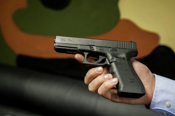 Khẩu súng Áo Glock-17, sử dụng trong Câu lạc bộ bắn súng Siberia - Sputnik Việt Nam