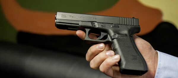 Khẩu súng Áo Glock-17, sử dụng trong Câu lạc bộ bắn súng Siberia - Sputnik Việt Nam
