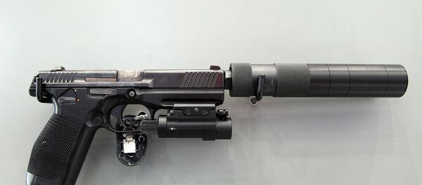 Súng lục PL-15, trưng bày tại Diễn đàn Quân đội -2016 - Sputnik Việt Nam