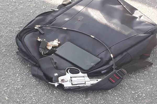 Một khẩu súng được bỏ lại hiện trường. - Sputnik Việt Nam