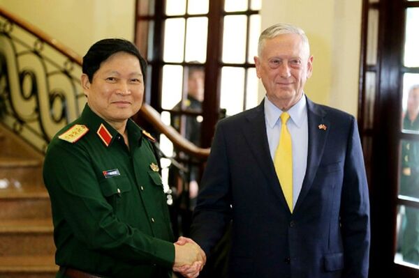 Bộ trưởng Quốc phòng Ngô Xuân Lịch tiếp Bộ trưởng Quốc phòng Mỹ James Mattis sáng 17.10 tại TP.HCM Bộ trưởng Quốc phòng Ngô Xuân Lịch tiếp Bộ trưởng Quốc phòng Mỹ James Mattis sáng 17.10 tại TP.HCM - Sputnik Việt Nam
