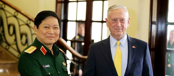 Bộ trưởng Quốc phòng Ngô Xuân Lịch tiếp Bộ trưởng Quốc phòng Mỹ James Mattis sáng 17.10 tại TP.HCM - Sputnik Việt Nam