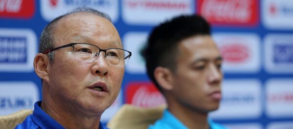 HLV Park Hang-seo và Văn Quyết - Sputnik Việt Nam