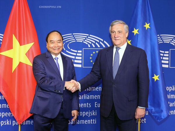 Thủ tướng Nguyễn Xuân Phúc hội kiến với Chủ tịch Nghị viện châu Âu (EP) Antonio Tajani - Sputnik Việt Nam
