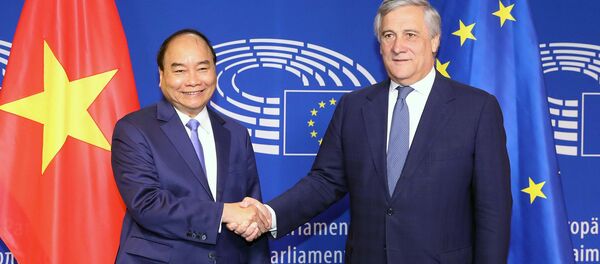 Thủ tướng Nguyễn Xuân Phúc hội kiến với Chủ tịch Nghị viện châu Âu (EP) Antonio Tajani Thủ tướng Nguyễn Xuân Phúc hội kiến với Chủ tịch Nghị viện châu Âu (EP) Antonio Tajani - Sputnik Việt Nam
