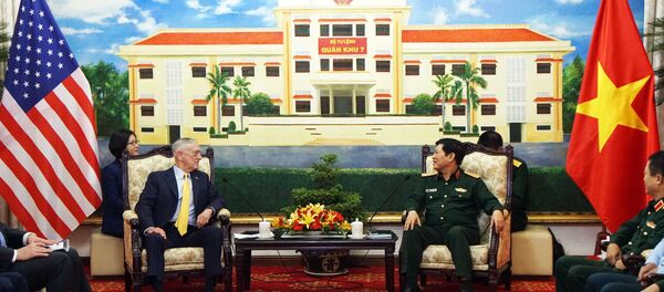 Đại tướng Ngô Xuân Lịch, Bộ trưởng Bộ Quốc phòng tiếp ông James Mattis, Bộ trưởng Quốc phòng Hoa Kỳ. - Sputnik Việt Nam