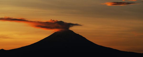 Đụn khói trên núi lửa Popocatepetl ở Mexico - Sputnik Việt Nam