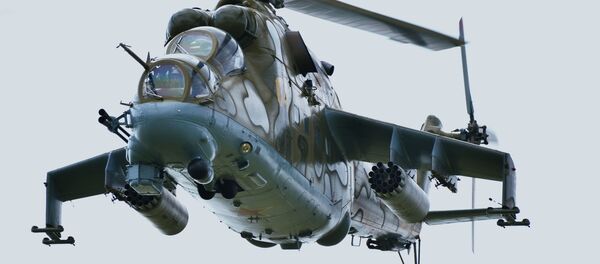 Máy bay trực thăng Mi-24 - trên thao trường quân sự Chebarkulskiy (Nam Ural).  - Sputnik Việt Nam