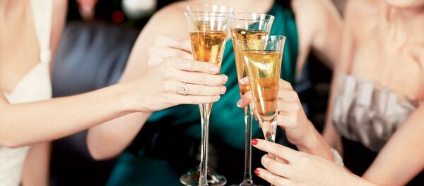 Phụ nữ uống rượu - Sputnik Việt Nam