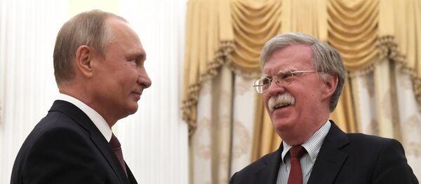 Президент РФ В. Путин встретился с советником президента США по вопросам нацбезопасности Д. Болтоном Президент РФ В. Путин встретился с советником президента США по вопросам нацбезопасности Д. Болтоном - Sputnik Việt Nam