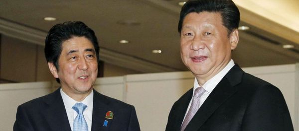 Thủ tướng Nhật Bản Shinzo Abe và Chủ tịch Trung Quốc Tập Cận Bình Thủ tướng Nhật Bản Shinzo Abe và Chủ tịch Trung Quốc Tập Cận Bình - Sputnik Việt Nam