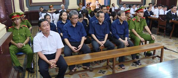 Ngày mai các luật sư bào chữa cho bà Phấn tiếp tục trình bày quan điểm bào chữa Ngày mai các luật sư bào chữa cho bà Phấn tiếp tục trình bày quan điểm bào chữa - Sputnik Việt Nam