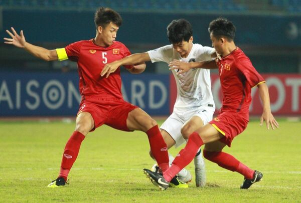 Bị thổi phạt penalty tới 3 lần, U19 Việt Nam phải ra về tay trắng tại giải U19 Châu Á 2018 - Sputnik Việt Nam