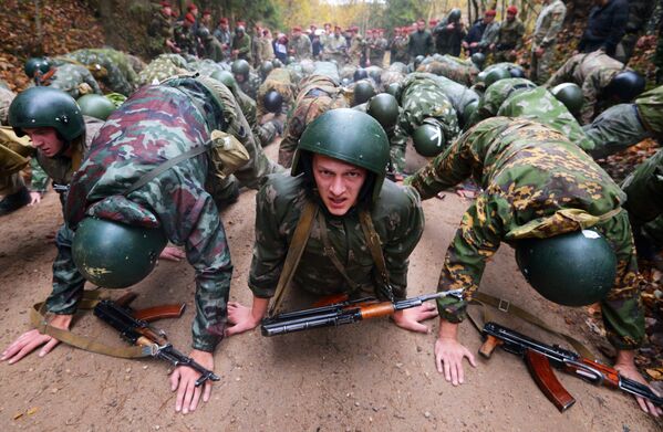 Cuộc thi lấy quyền đội mũ đỏ ở Belarus - Sputnik Việt Nam