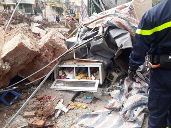 Quán trà đá của bà Thuận bị đổ vỡ nhiều tài sản. - Sputnik Việt Nam