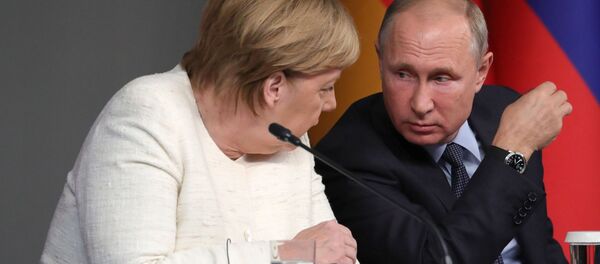 Thủ tướng Đức Angela Merkel và Tổng thống Nga Vladimir Putin - Sputnik Việt Nam