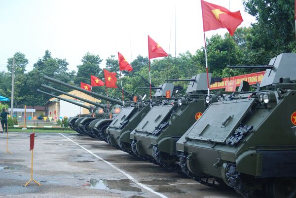 Xe tăng, thiết giáp của Lữ đoàn 26 Xe tăng, thiết giáp của Lữ đoàn 26 - Sputnik Việt Nam