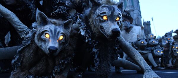 Những người tham gia cuộc diễu hành Halloween «Macnas» ở Ireland - Sputnik Việt Nam