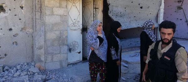 Quân nhân Nga giúp người tị nạn Palestine trở về Nam Syria - Sputnik Việt Nam