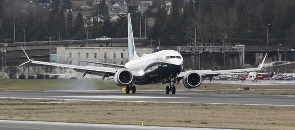 Chiếc máy bay Boeing 737 MAX trở về từ chuyến bay thử nghiệm tại Boeing Field ở Seattle, Washington Chiếc máy bay Boeing 737 MAX trở về từ chuyến bay thử nghiệm tại Boeing Field ở Seattle, Washington - Sputnik Việt Nam