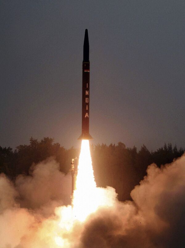 The Nuclear capable Agni-I strategic ballistic missile - Sputnik Việt Nam