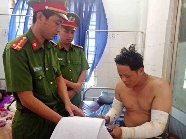 Cơ quan điều tra tống đạt quyết định giữ người đối với nghi can Thụ Cơ quan điều tra tống đạt quyết định giữ người đối với nghi can Thụ - Sputnik Việt Nam