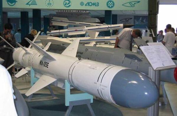 Tên lửa Kh-35E Uran-E do Nga sản xuất. - Sputnik Việt Nam