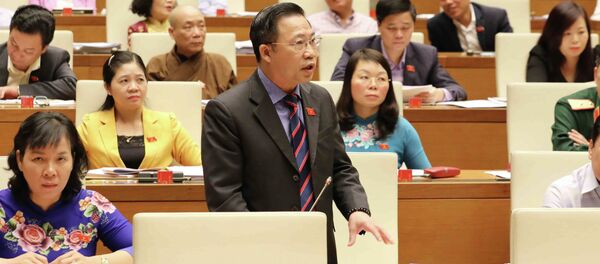 Đại biểu Quốc hội tỉnh Bến Tre Lưu Bình Nhưỡng phát biểu tranh luận. - Sputnik Việt Nam