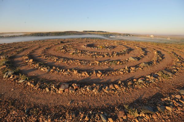 Vòng cầu may trên đồi Shaman trong khu bảo tồn lịch sử-văn hóa Arkaim. Thành phố cổ Arkaim ở khu vực Chelyabinsk là khu dân cư cổ ở khu vực Nam Ural thời Trung cổ (khoảng năm 3-2 trước Công Nguyên). Vòng cầu may trên đồi Shaman trong khu bảo tồn lịch sử-văn hóa Arkaim. Thành phố cổ Arkaim ở khu vực Chelyabinsk là khu dân cư cổ ở khu vực Nam Ural thời Trung cổ (khoảng năm 3-2 trước Công Nguyên). - Sputnik Việt Nam