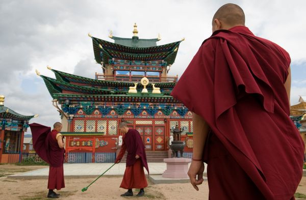 Điện Pandito Hambo Lama XII Dasha Dorzho Itigelov trong tu viện Phật giáo Ivolginsky datsan, ở nước cộng hòa Buryatia thuộc LB Nga. Điện Pandito Hambo Lama XII Dasha Dorzho Itigelov trong tu viện Phật giáo Ivolginsky datsan, ở nước cộng hòa Buryatia thuộc LB Nga. - Sputnik Việt Nam