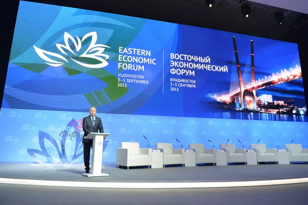 Tổng thống Nga Vladimir Putin phát biểu tại nghi lễ trọng thể khai mạc Diễn đàn Kinh tế Đông lần thứ nhất ở Vladivostok Tổng thống Nga Vladimir Putin phát biểu tại nghi lễ trọng thể khai mạc Diễn đàn Kinh tế Đông lần thứ nhất ở Vladivostok - Sputnik Việt Nam