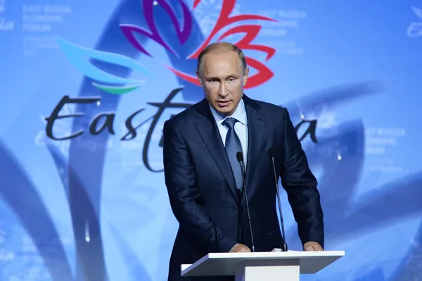 Tổng thống Nga Vladimir Putin phát biểu tại nghi lễ trọng thể khai mạc Diễn đàn Kinh tế Đông lần thứ nhất ở Vladivostok Tổng thống Nga Vladimir Putin phát biểu tại nghi lễ trọng thể khai mạc Diễn đàn Kinh tế Đông lần thứ nhất ở Vladivostok - Sputnik Việt Nam