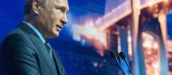 Tổng thống Nga Vladimir Putin phát biểu tại nghi lễ trọng thể khai mạc Diễn đàn Kinh tế Đông lần thứ nhất ở Vladivostok Tổng thống Nga Vladimir Putin phát biểu tại nghi lễ trọng thể khai mạc Diễn đàn Kinh tế Đông lần thứ nhất ở Vladivostok - Sputnik Việt Nam