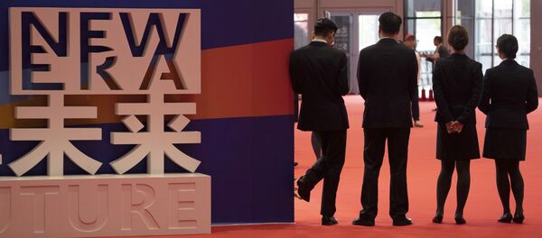 Посетители Первой китайской международной импортной выставки в Шанхае Посетители Первой китайской международной импортной выставки в Шанхае - Sputnik Việt Nam