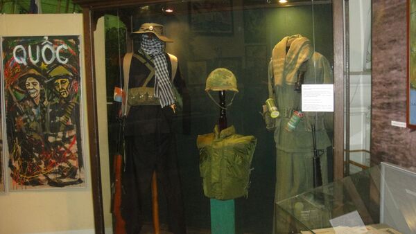 Đồng phục và vũ khí của chiến sĩ Mặt trận Dân tộc Giải phóng miền Nam Việt Nam và quân đội Mỹ - Sputnik Việt Nam