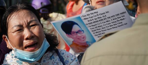 Người dân đến dự buổi họp về Thủ Thiêm Người dân đến dự buổi họp về Thủ Thiêm - Sputnik Việt Nam