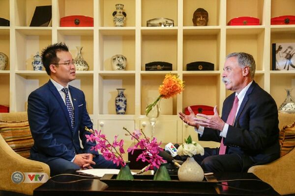 Giám đốc điều hành F1 Chase Carey chia sẻ về Việt Nam Grand Prix - Sputnik Việt Nam