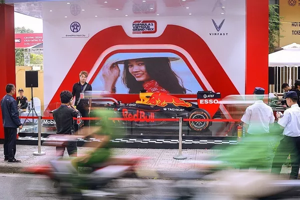 Chiếc F1 được trưng bày tại Hà Nội. Chiếc F1 được trưng bày tại Hà Nội. - Sputnik Việt Nam