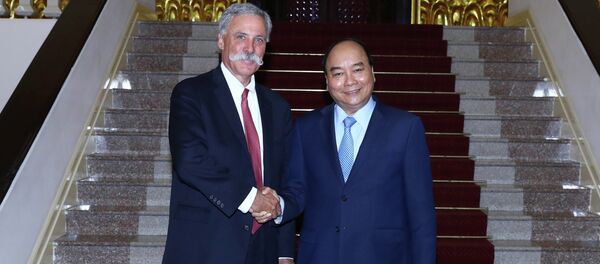 Chiều 7/11/2018, tại Trụ sở Chính phủ, Thủ tướng Nguyễn Xuân Phúc tiếp ông Chase Carey, Chủ tịch kiêm Giám đốc điều hành Tập đoàn Formula One - tập đoàn sở hữu Giải đua xe ô tô Công thức 1 (F1). - Sputnik Việt Nam
