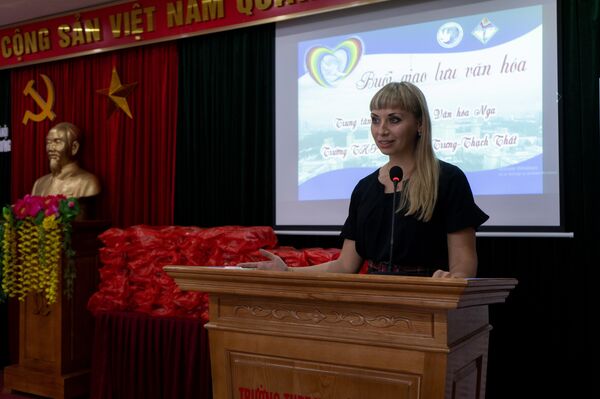 Trung tâm Khoa học và Văn hóa Nga tổ chức sự kiện từ thiện tại trường Hai Bà Trưng - Sputnik Việt Nam