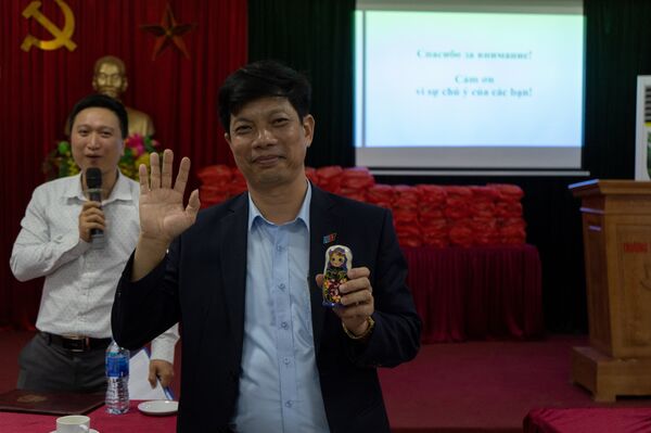 Trung tâm Khoa học và Văn hóa Nga tổ chức sự kiện từ thiện tại trường Hai Bà Trưng - Sputnik Việt Nam